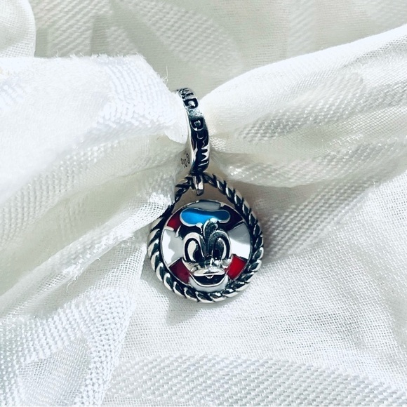 🦆 NWOT Donald Duck Charm ✨ - Picture 9 of 11
